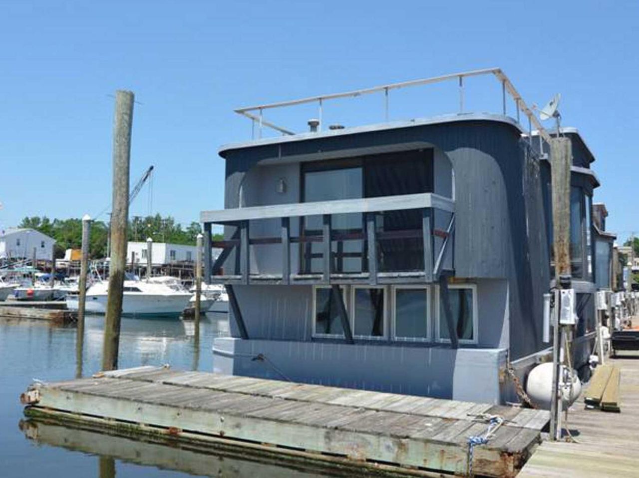 Port Washington houseboat with rooftop deck lists for 128G Newsday