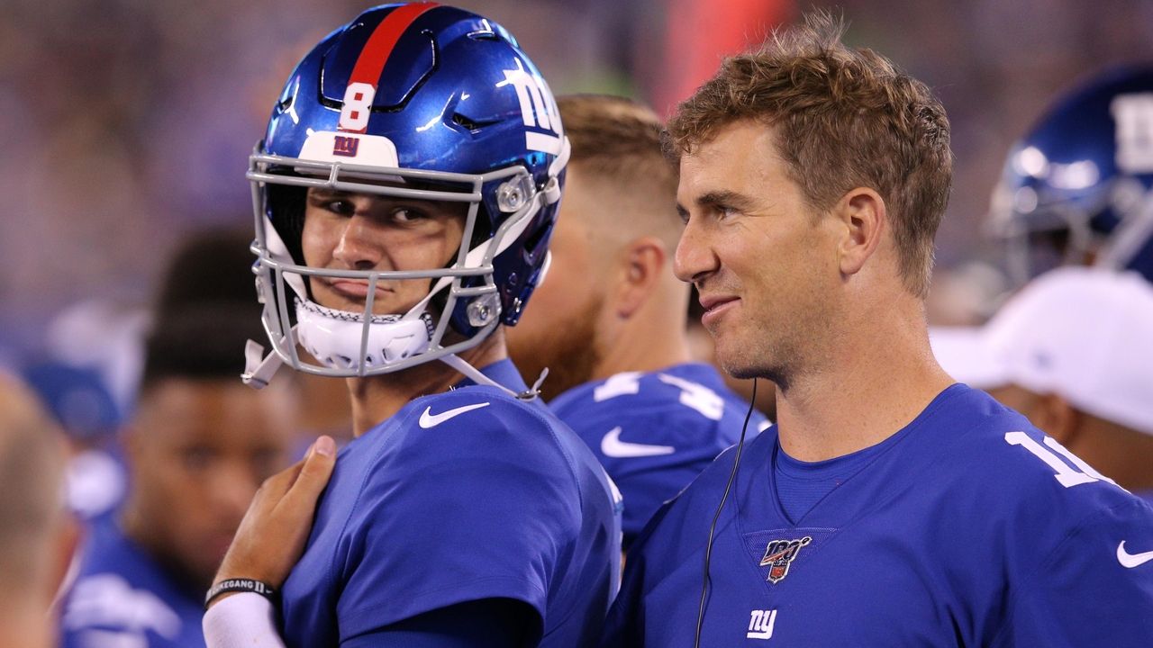 Giants QB Daniel Jones received 'little pep talk' from Eli Manning