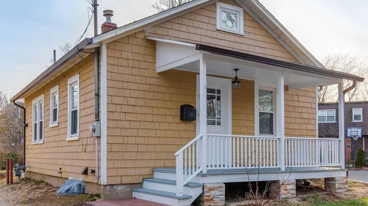 Roslyn cottage lists for 570,000 Newsday