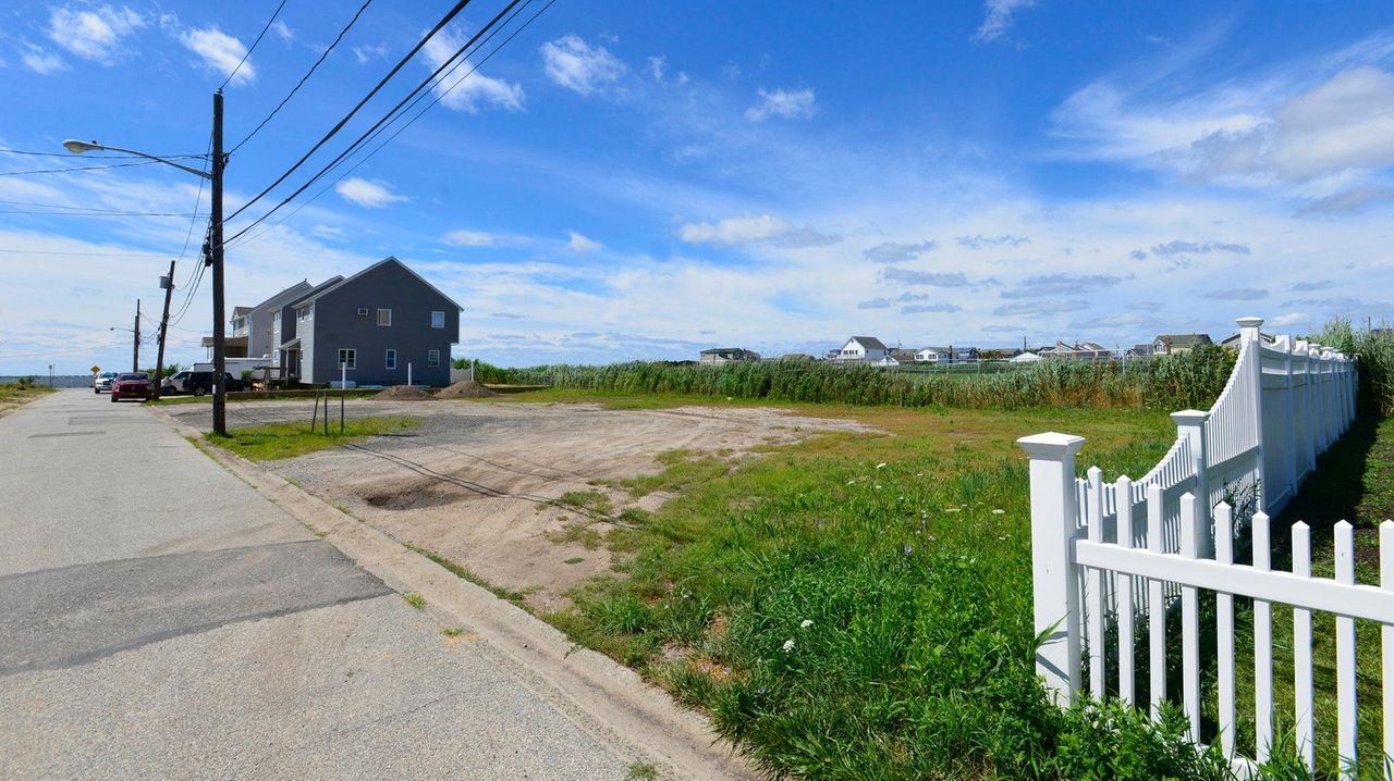 Lindenhurst officials call off closing for Sandy properties in dispute