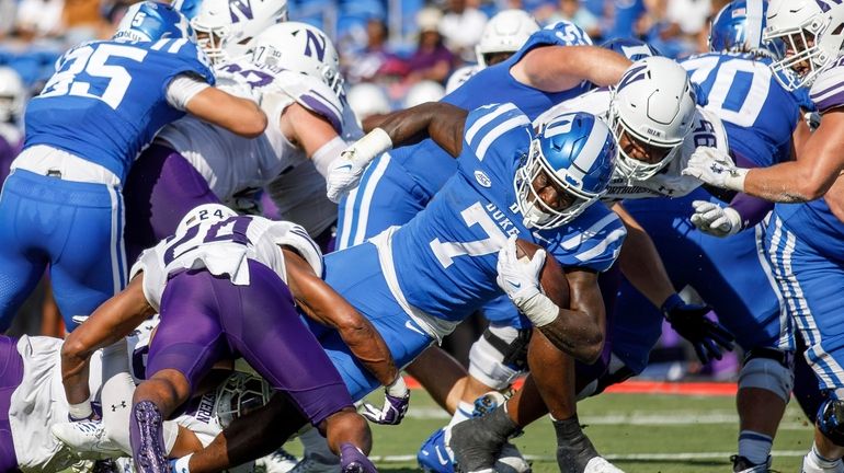 Duke's Jordan Waters (7) carries the ball for a touchdown...