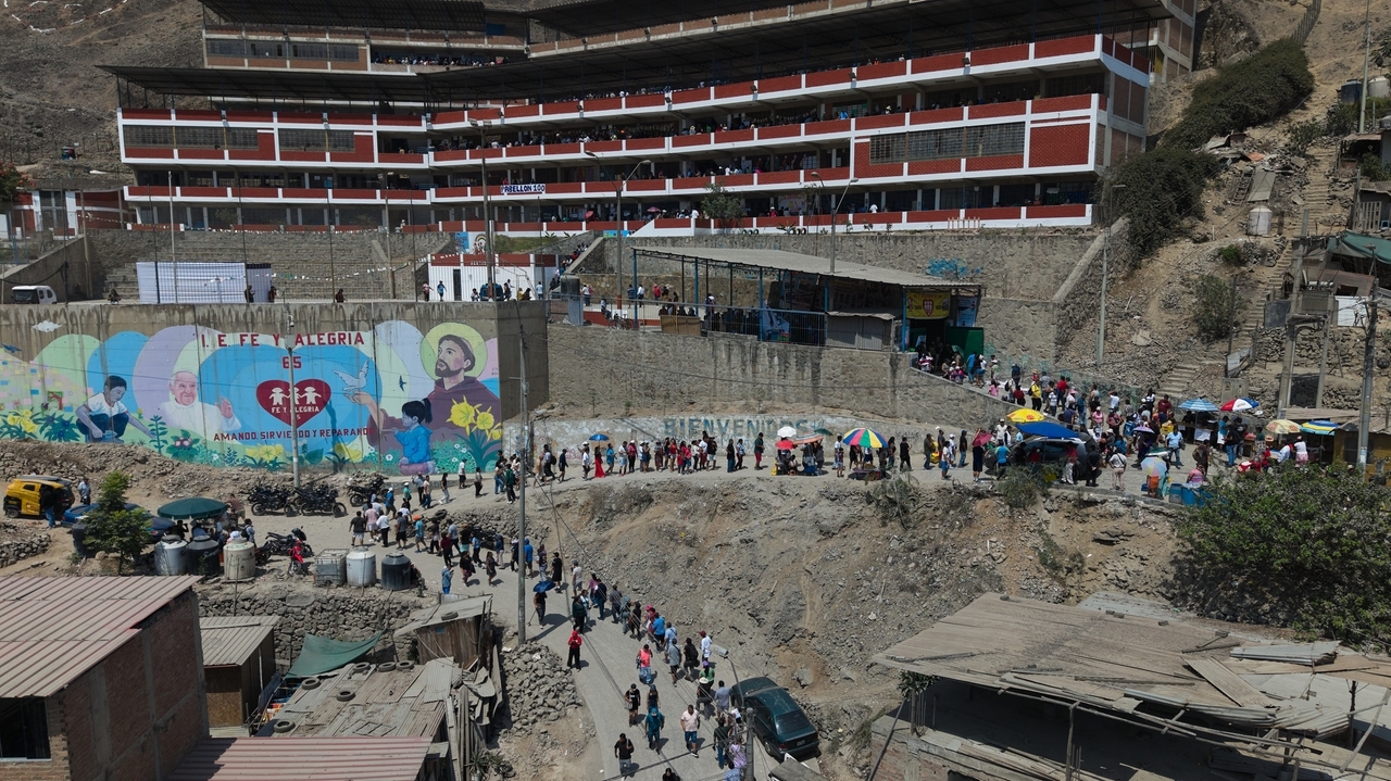Peru's interim president defers $3.5 billion fighter jet purchase to the next government