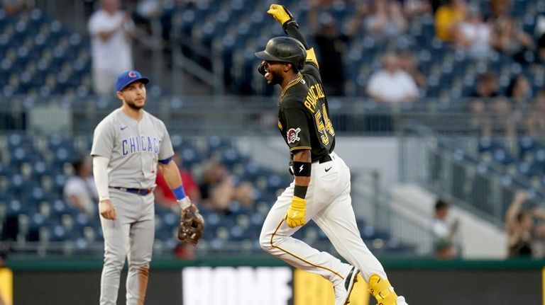 Ian Happ hits go-ahead single in 10th, Cubs move closer to NL Central lead  with 5-4 win over Pirates - Newsday