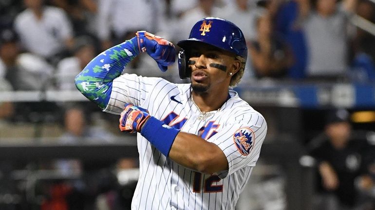 Francisco Lindor's three home runs lead Mets to wild, chippy win