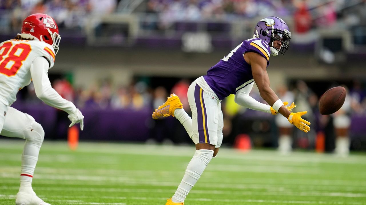 NFC wide receiver Justin Jefferson of the Minnesota Vikings (18) runs a  route against the AFC