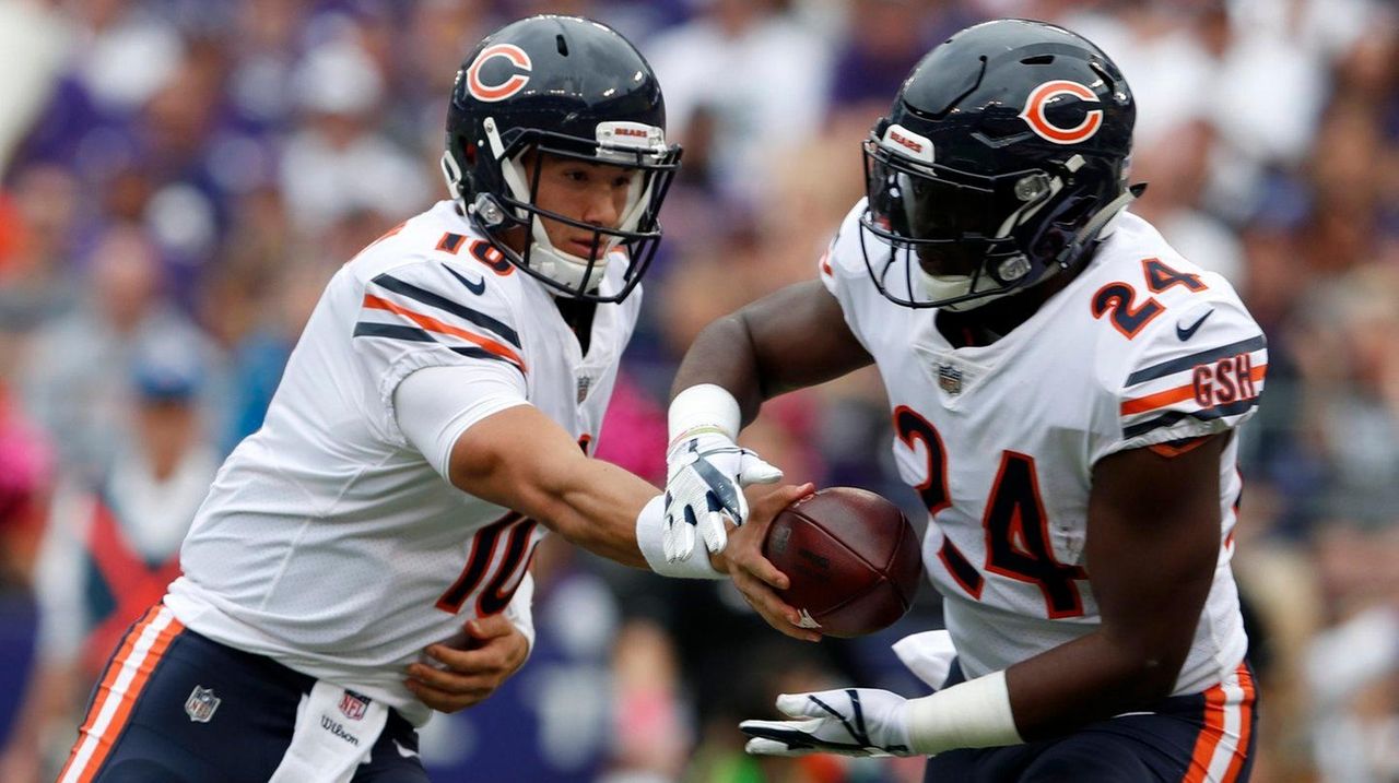 Chicago Bears wide receiver Muhsin Muhammad tries to get his hands on  News Photo - Getty Images