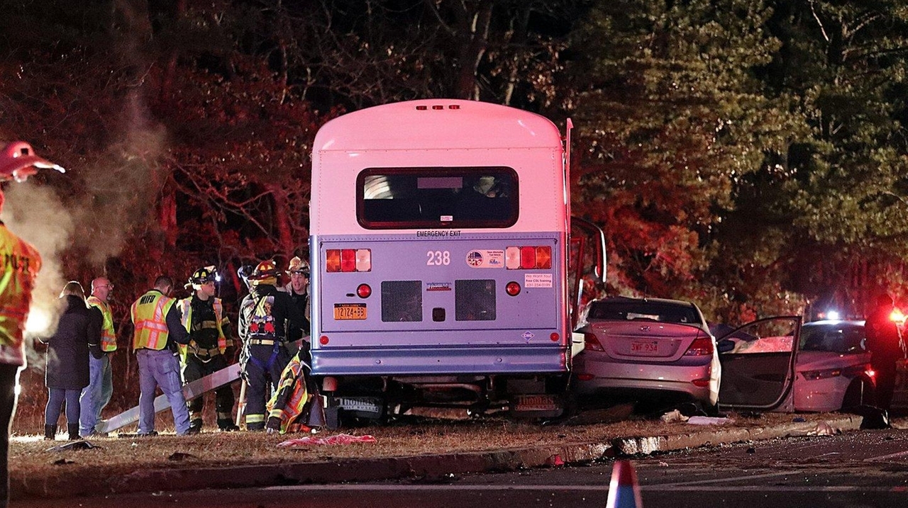 2 teens killed after car runs red light, crashes into bus, police say ...