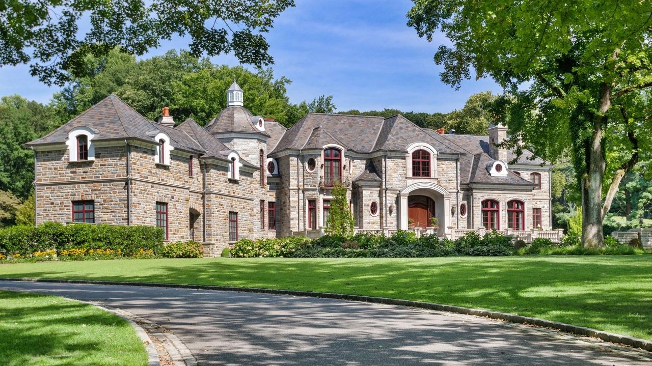 20-room estate in Mill Neck listed for $17.4 million - Newsday