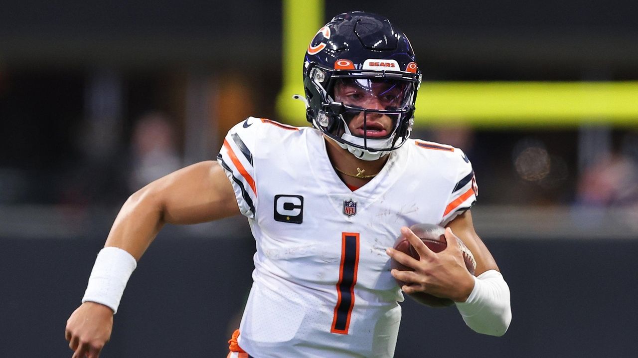 Justin Fields rushes for 147 yards in another Bears loss