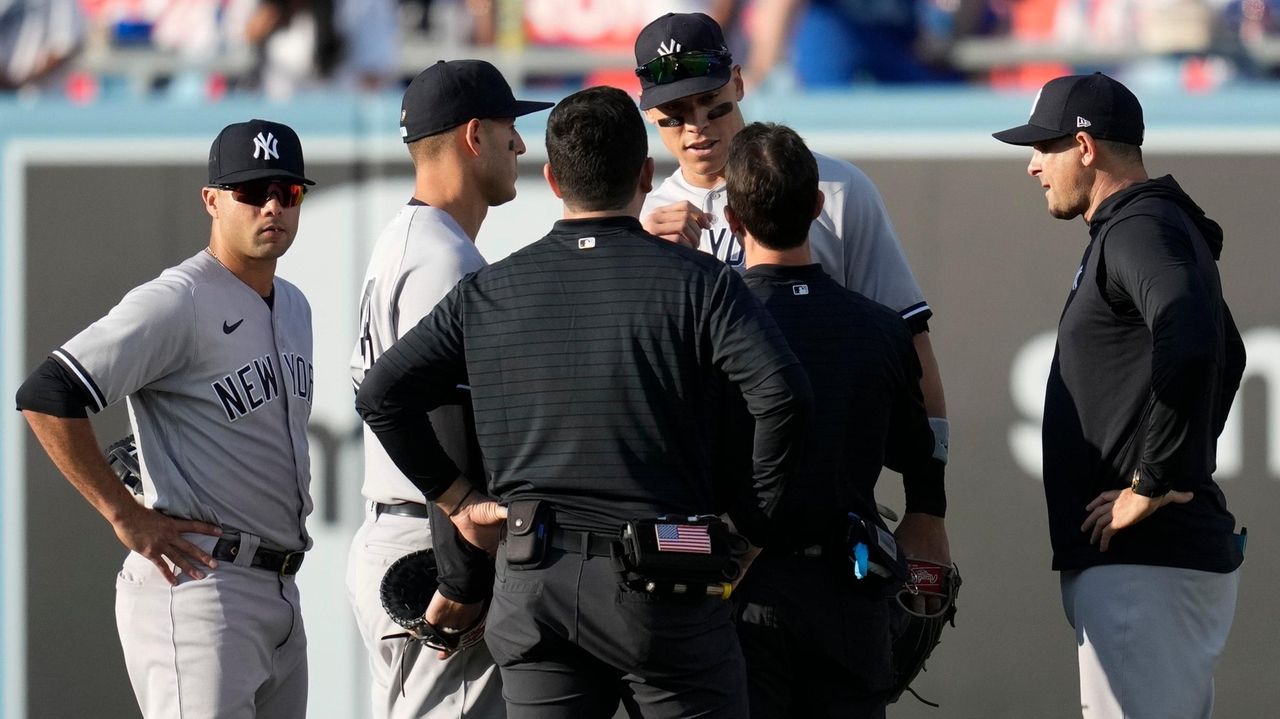 Judge out vs. Dodgers after banging toe making spectacular catch