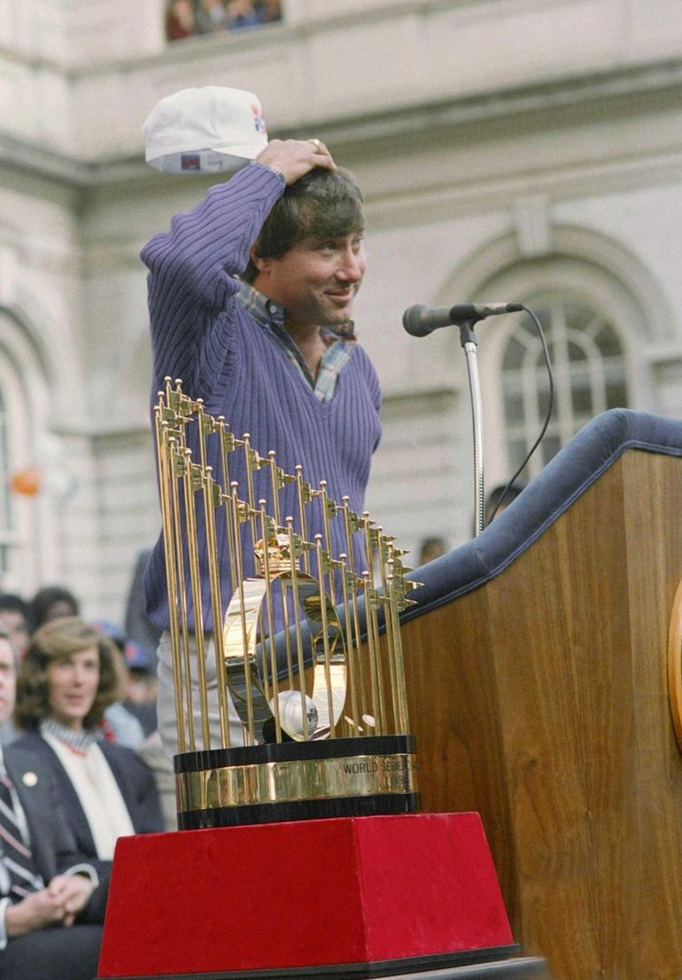 May 28, 2016: Lenny Dykstra (4) touches the Mets 1986 World Championship  Trophy during a celebration in honor of the 30th anniversary of the 1986  Mets World Series Championship prior to the