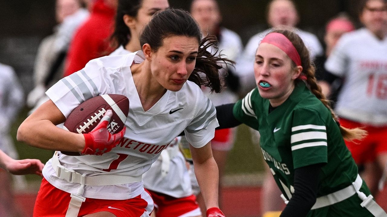 connetquot-harborfields-play-to-tie-in-flag-football-opener-newsday