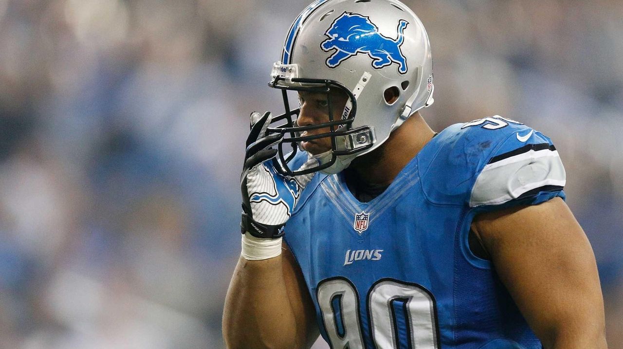 Ndamukong Suh suspended for Detroit Lions' playoff game against Cowboys 