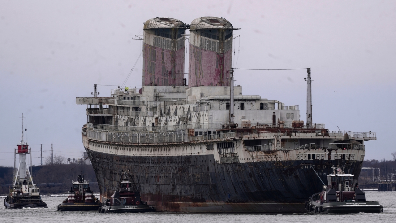 The SS United States is scheduled for sinking to become the world's ...