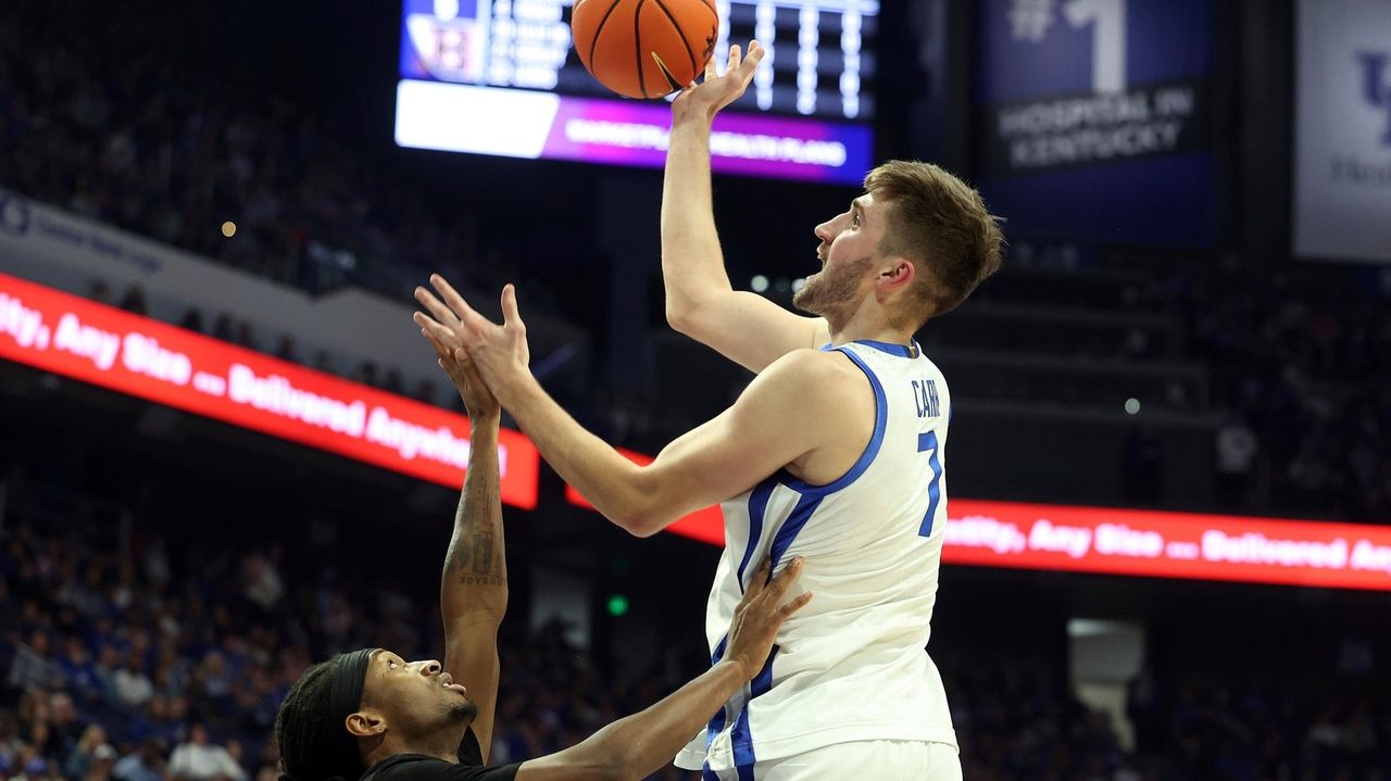 Andrew Carr scores 14, Otega Oweh adds 13 as No. 10 Kentucky handles Brown 88-54