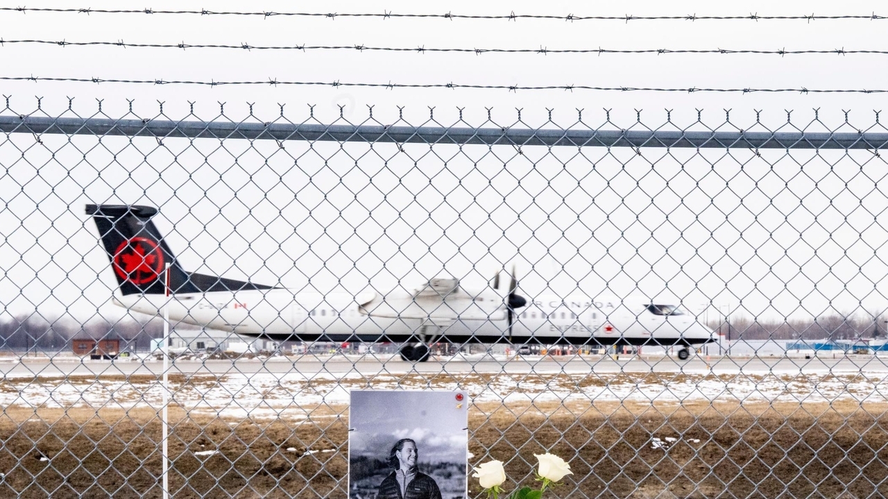 Air Canada CEO Apologizes, Resignation Demands Mount