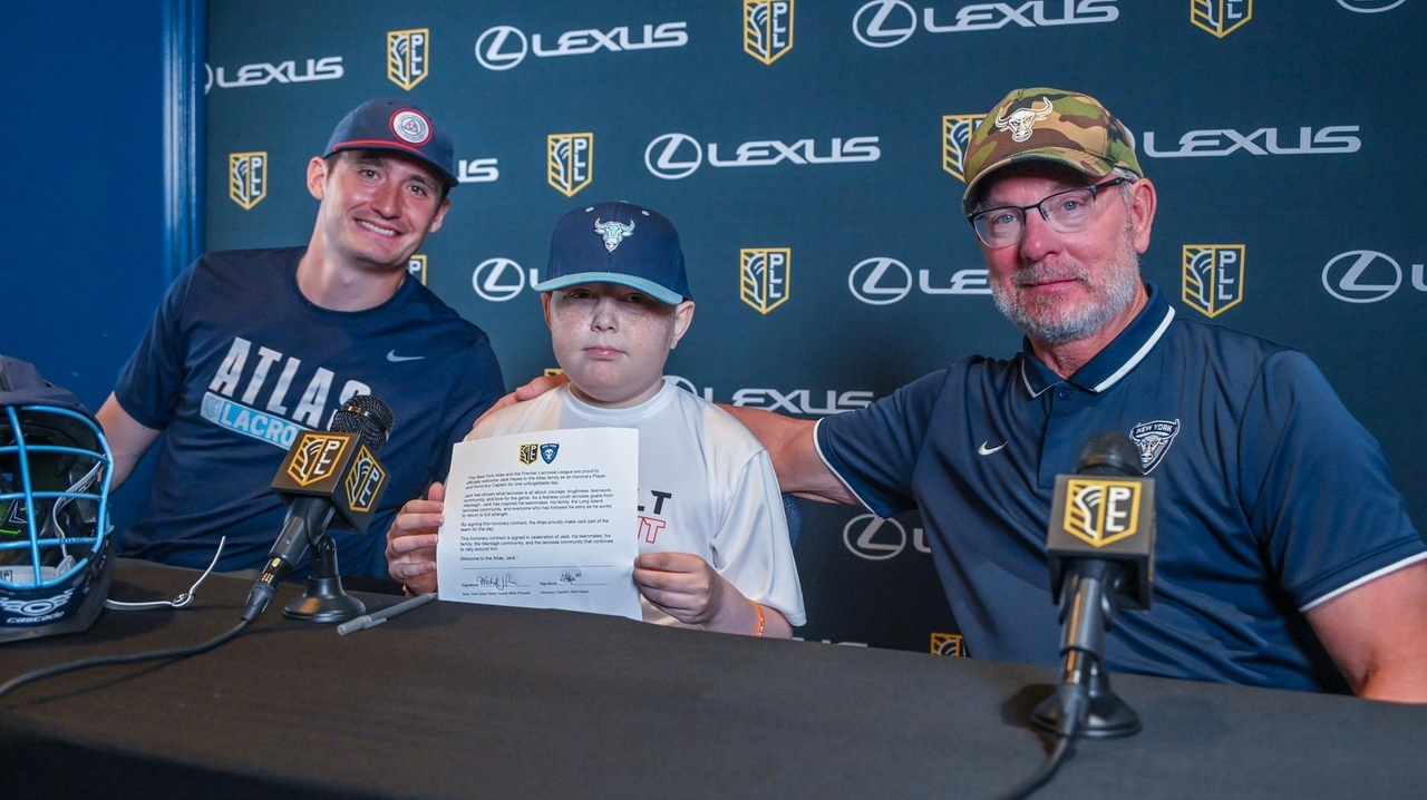 Wantagh's Jack Hayes, 11, signs one-day contract with the New York Atlas as he fights leukemia
