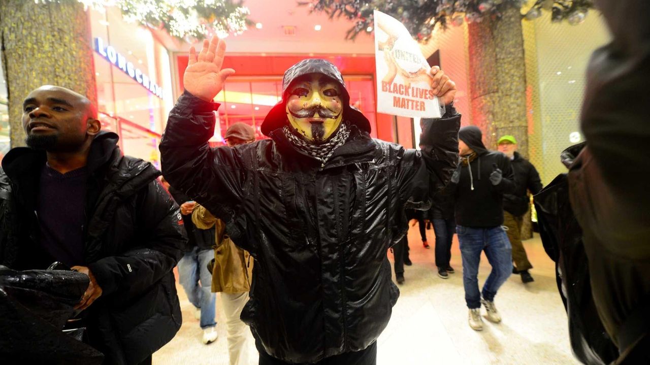 Nypd Reports 20 Arrests In Friday Night Protests Against Lack Of Indictment In Eric Garner Case 