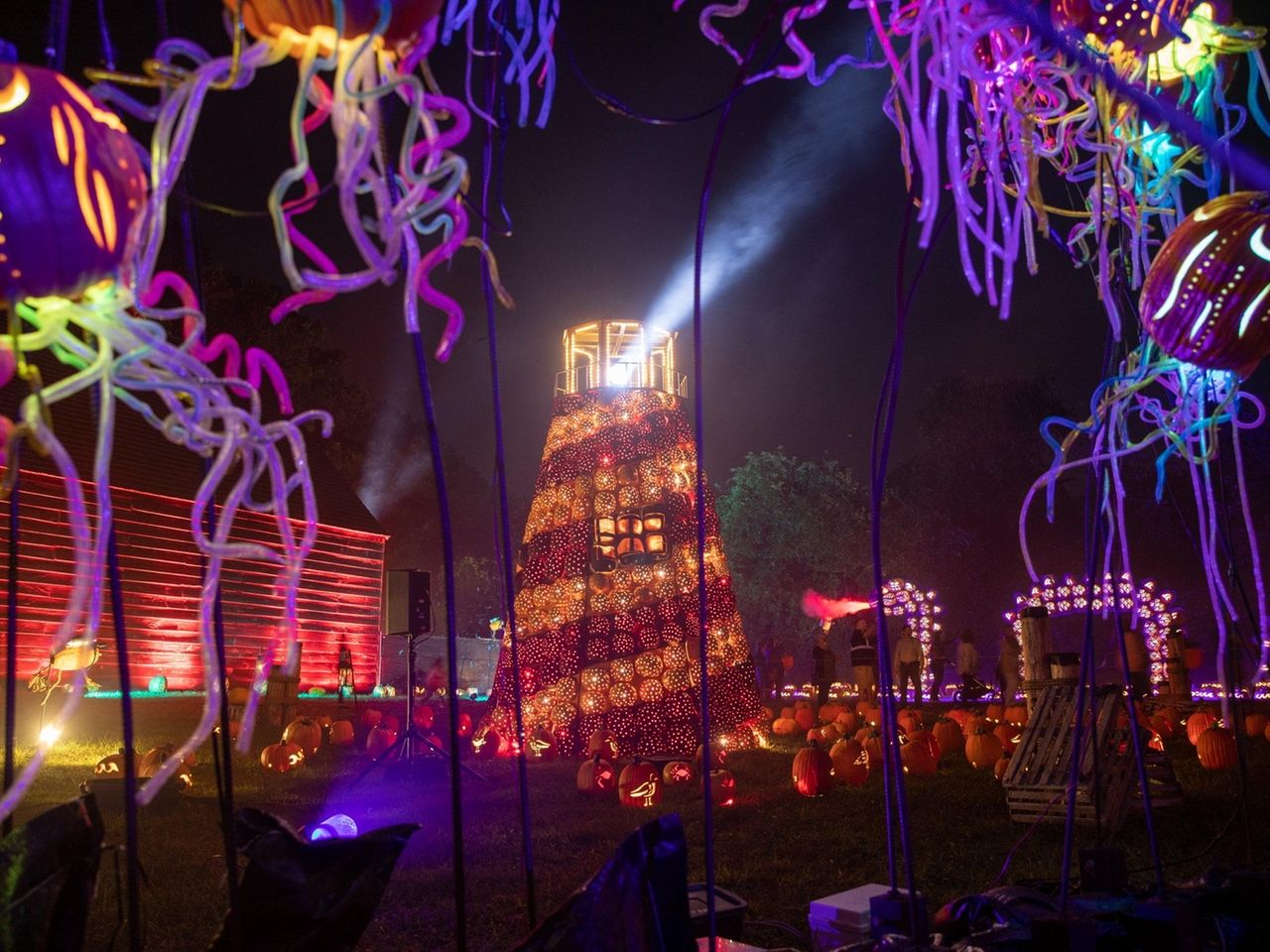 New York dad builds 50-foot pirate ship for daughter for Halloween