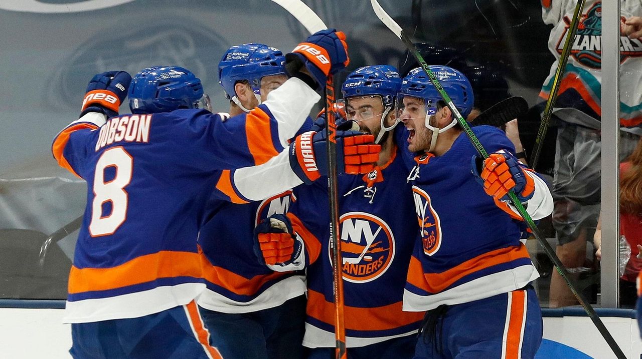 Islanders beat Bruins in Game 6, win series