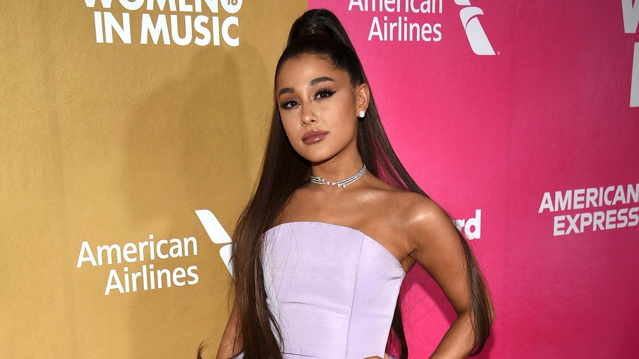 Ariana Grande, Dalton Gomez divorcing after 2 years, reports say - Vimarsana News