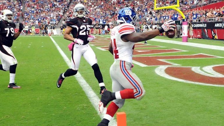 Ahmad Bradshaw #44 of the New York Giants scores a...