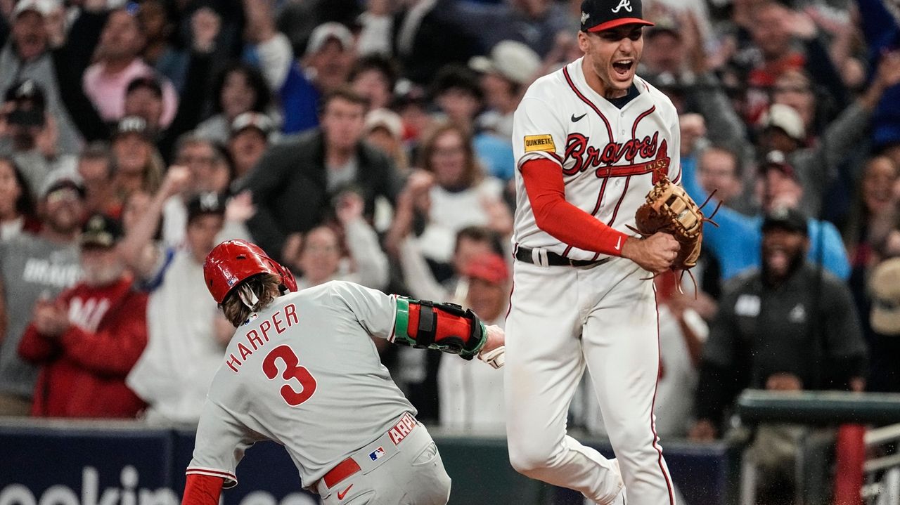 The Braves outfielders have a new game ending celebration. : r/Braves