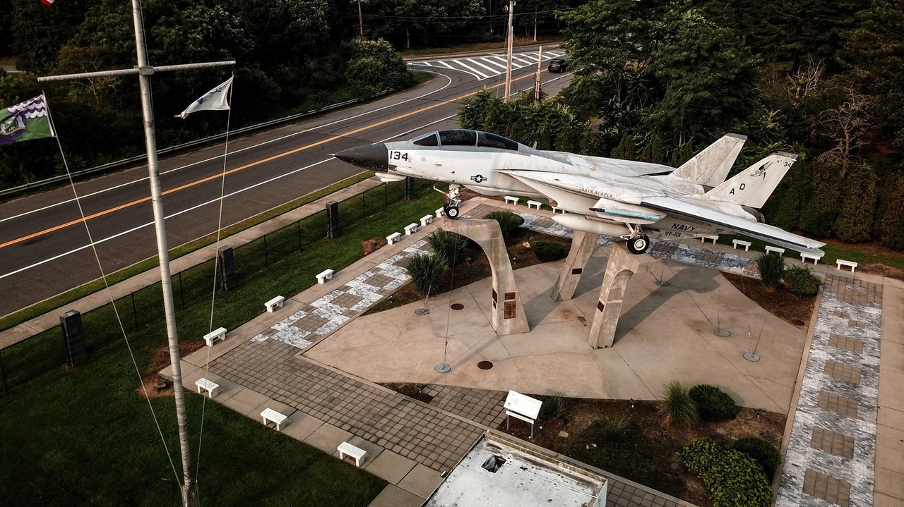 F-14 Tomcat, A-6 Intruder on display at Grumman Memorial Park in Calverton to get $67G makeover - Vimarsana News