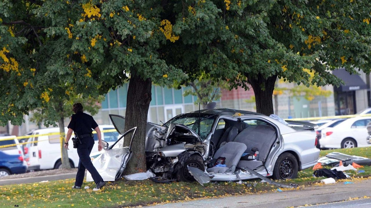 Woman, child, 4, killed in Westbury crash Newsday
