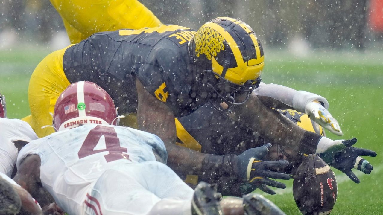 Michigan defense pressures Milroe all day, Wolverines beat No. 11 Alabama 19-13 in ReliaQuest Bowl