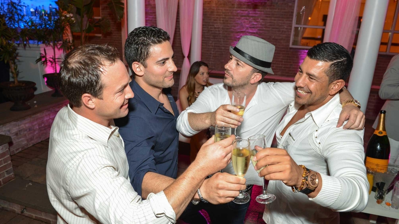 LI spots where you can get VIP bottle service - Newsday