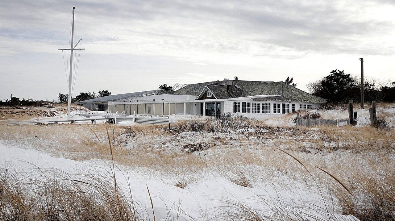 Amagansett yacht club sues Suffolk over shellfish leases Newsday