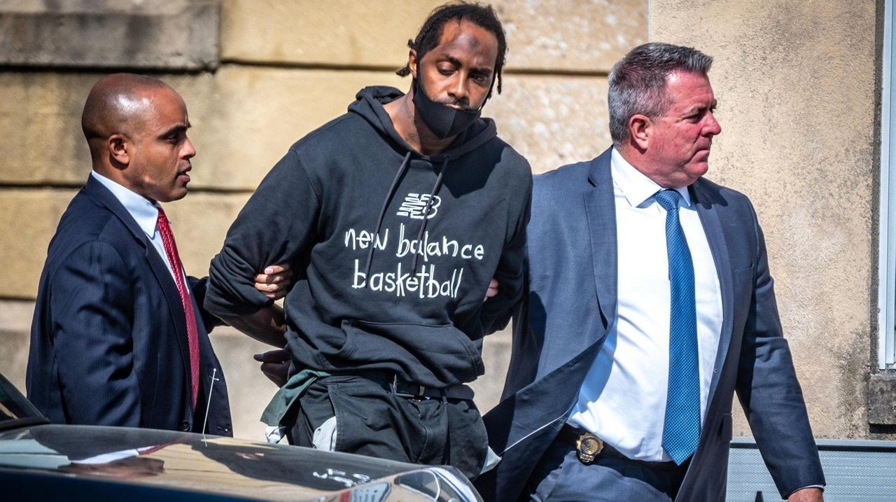 Photos from the scene of the Stop & Shop shooting in West Hempstead