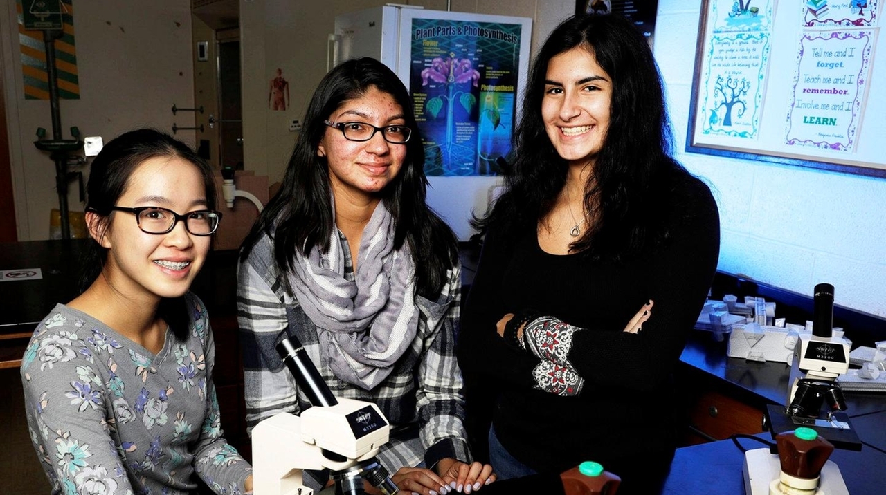 Three Young Scientists From Half Hollow Hills Are Siemens Finalists 