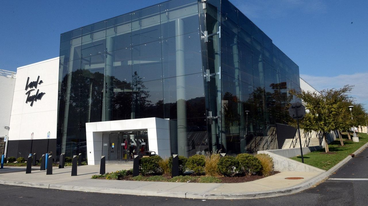 Lord & Taylor closing all 38 of its stores, including 4 on Long Island