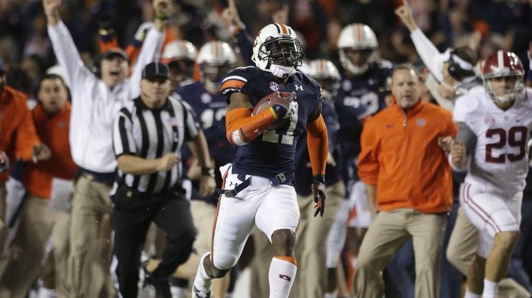 Auburn cornerback Chris Davis (11) returns a missed field goal...