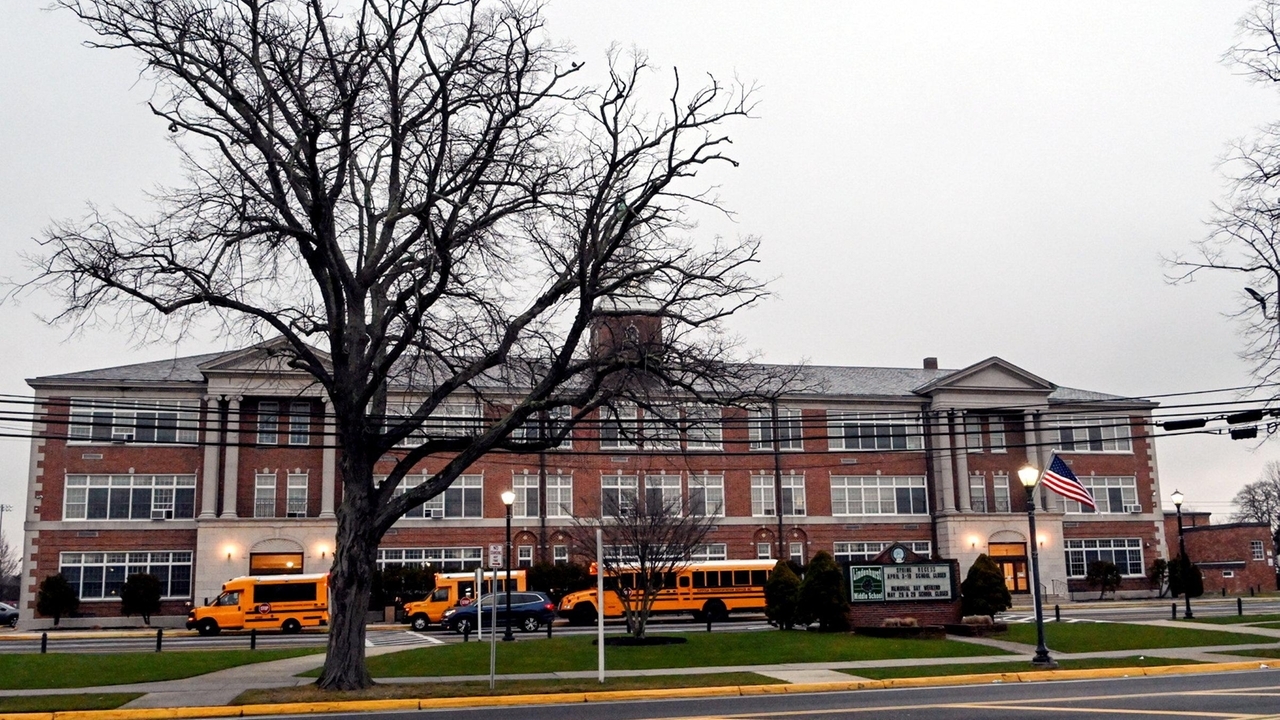 Lindenhurst Middle School stabbing: Boy's condition improves, police say - Vimarsana News
