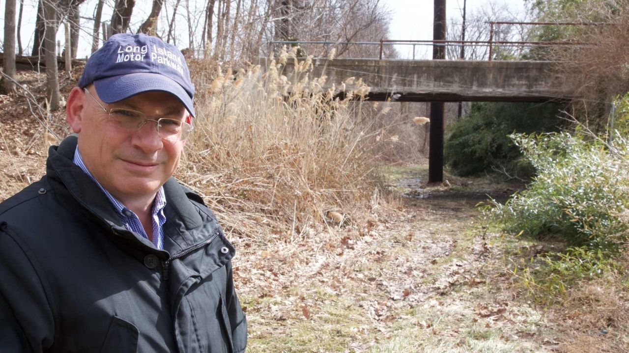 North Hempstead seeks preservation for Manhasset Hills bridge that