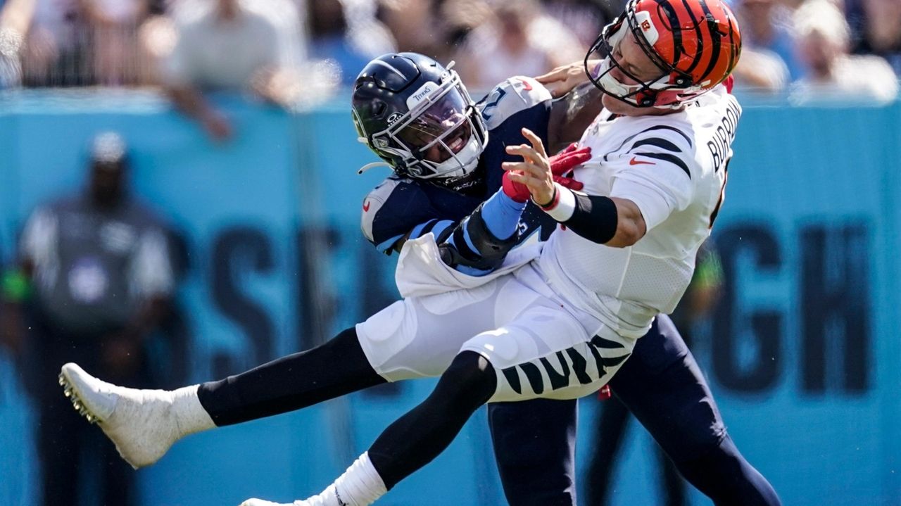 Khalil Mack sets the Chargers' sack record with 6 against the Raiders, his  former team - Newsday