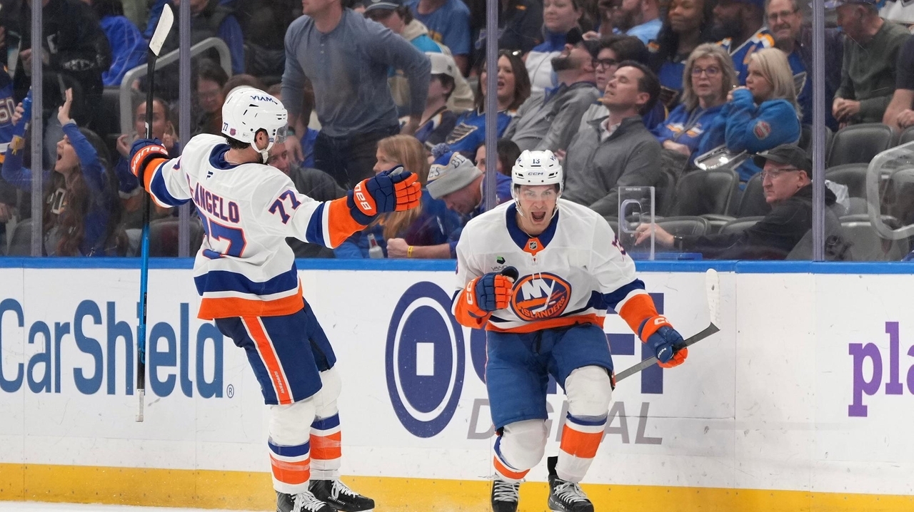 Islanders' Mathew Barzal's OT goal secures comeback win over Blues