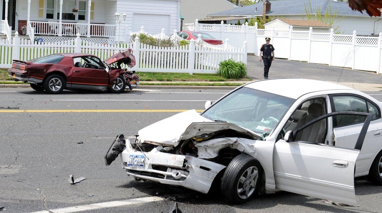 North Lindenhurst 2car crash is fatal, police say Newsday