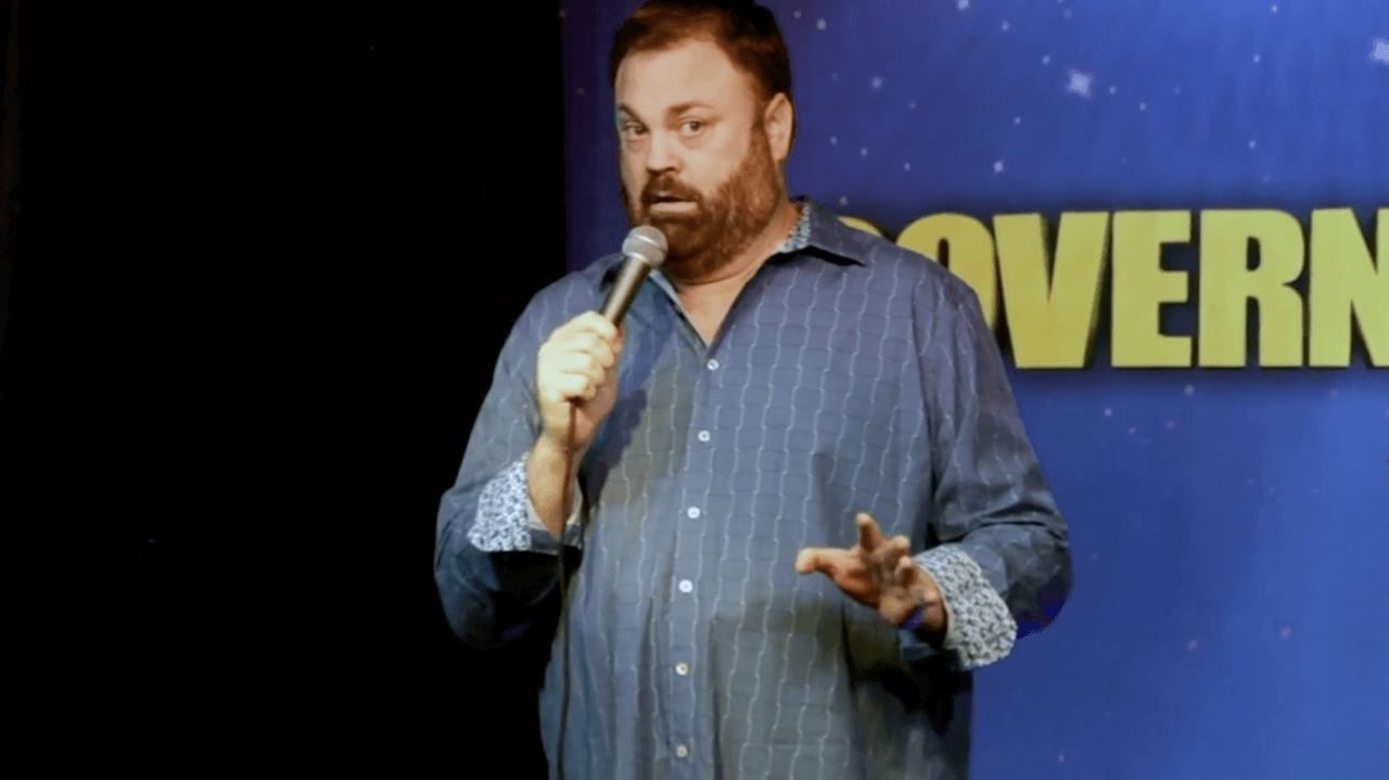 Comedian Chris Roach brings his comedy set, 'Jiggle the Handle' premiere to Theatre Three Port Jefferson - Vimarsana News