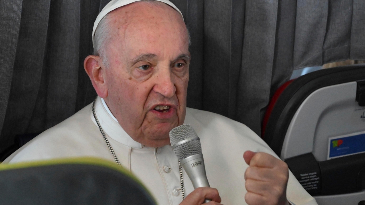 Pope discusses health, the ditched peace prayer in Fatima and LGBTQ+ Catholics in airborne briefing - Vimarsana News