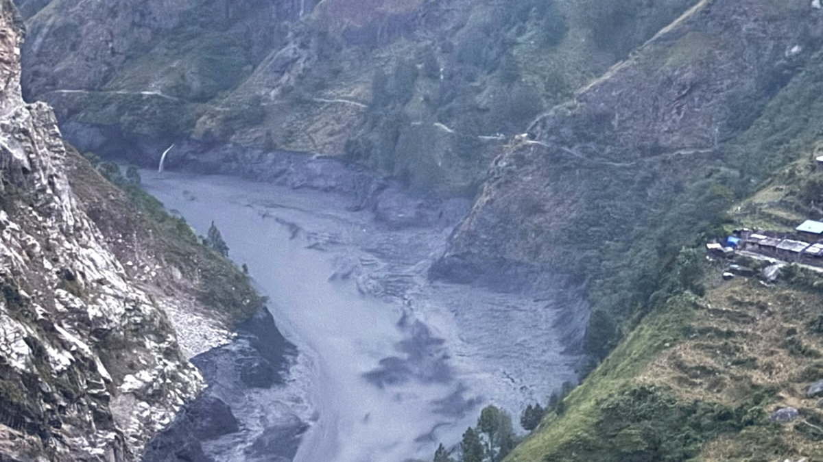 Nepal flash flood destroys homes and bridges along Budhi Gandaki river