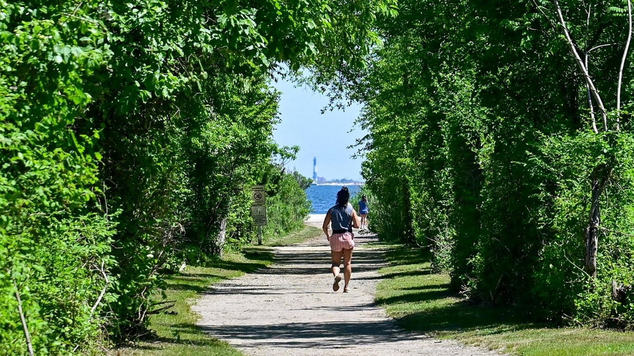 https://cdn.newsday.com/ace/c:ZmEwY2I2MDYtZjI2Mi00:ZGJlNjJhNjItZDVlOC00/landscape/1280