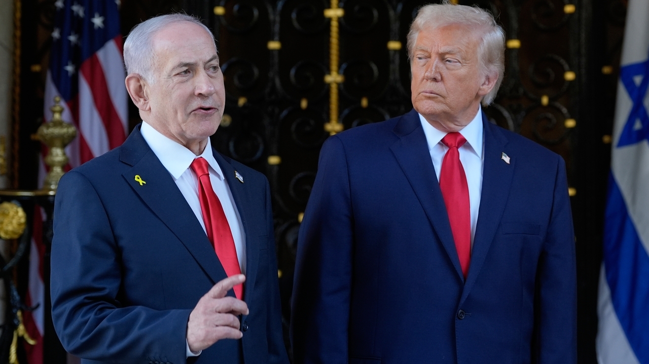 During Netanyahu visit, Trump warns Iran of further US strikes if it ...