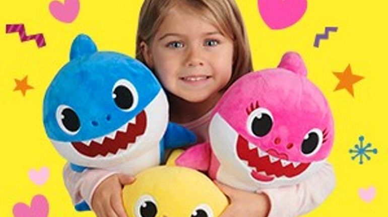 Pinkfong Baby Shark Let's Go Hunt Card Game Plays Baby Shark Song with 3D  Sound Pad, for Families and Kids 3 and up