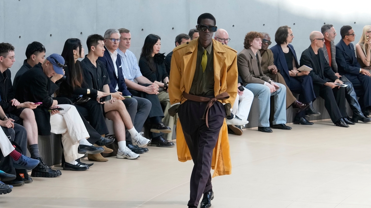 Saint Laurent opens Paris Fashion Week at Pinault’s art palace with a show of force