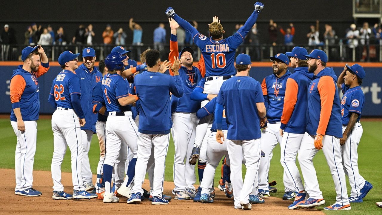 Eduardo Escobar, Mets walk off Marlins to take NL East lead