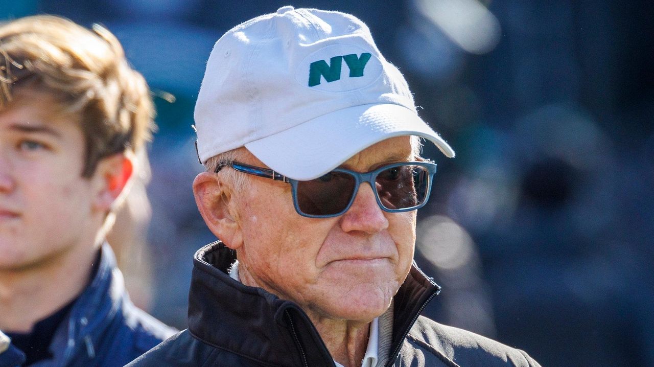 Jets owner Woody Johnson willing to spend big to land veteran quarterback:  'That's kind of the missing piece'